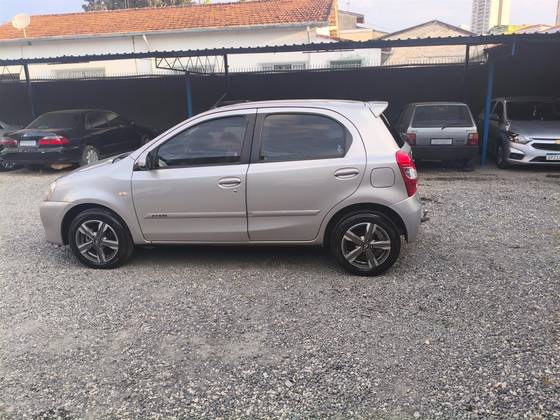 TOYOTA ETIOS 1.5 XS 16V FLEX 4P AUTOMÁTICO TOYOTA ETIOS 1.5 XS 16V FLEX 4P AUTOMÁTICO